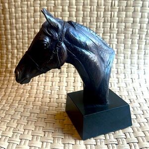 DORIS LINDNER CAST BRONZE RESIN MODEL OF HORSEHEAD W/ SIGNATURE